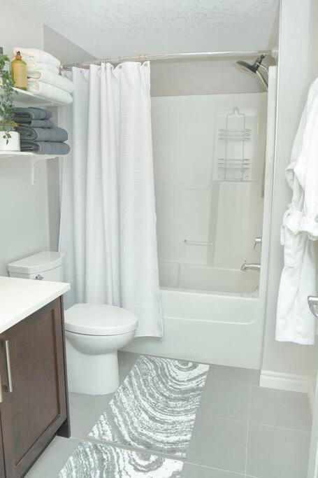 Private Guest In South Apartment *