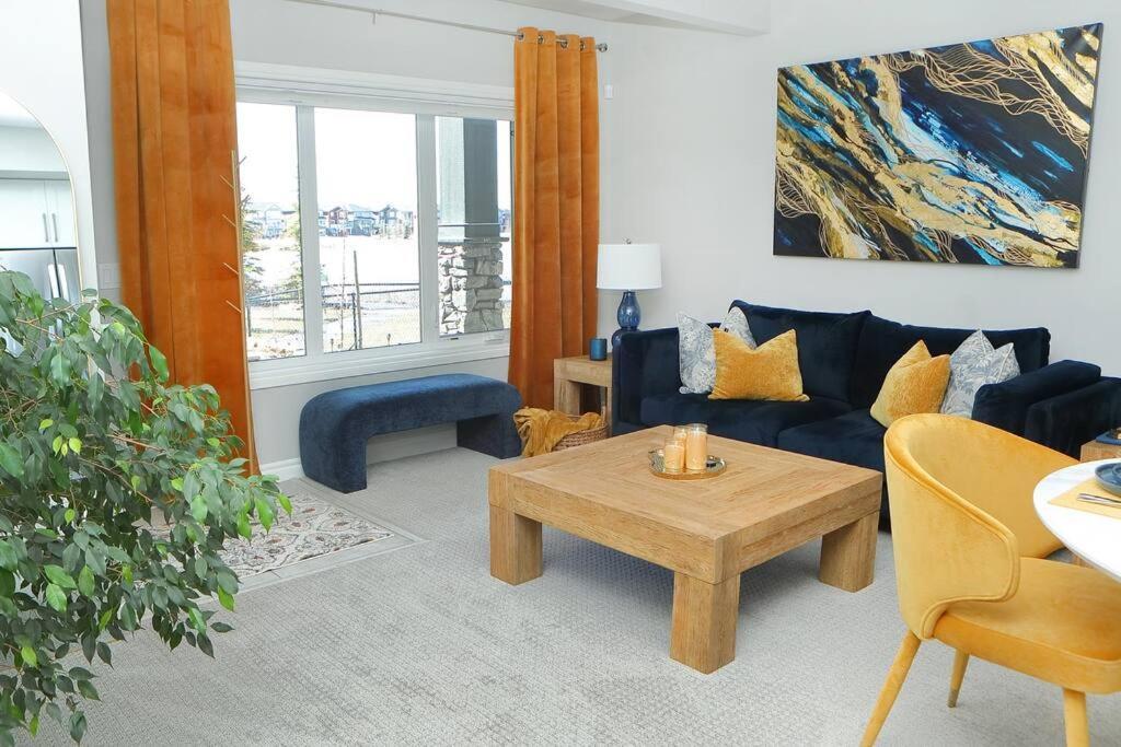 Apartment Private Guest In South Calgary