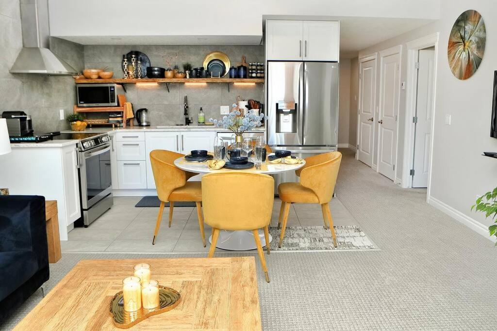 Private Guest In South Apartment Calgary